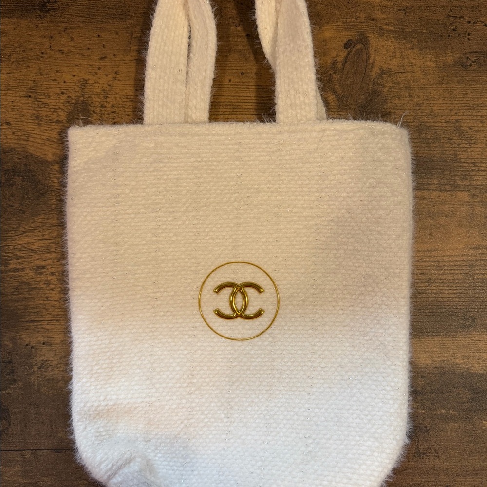 Chanel Beauté Novelty Cream Tote with Gold Emblem GWP